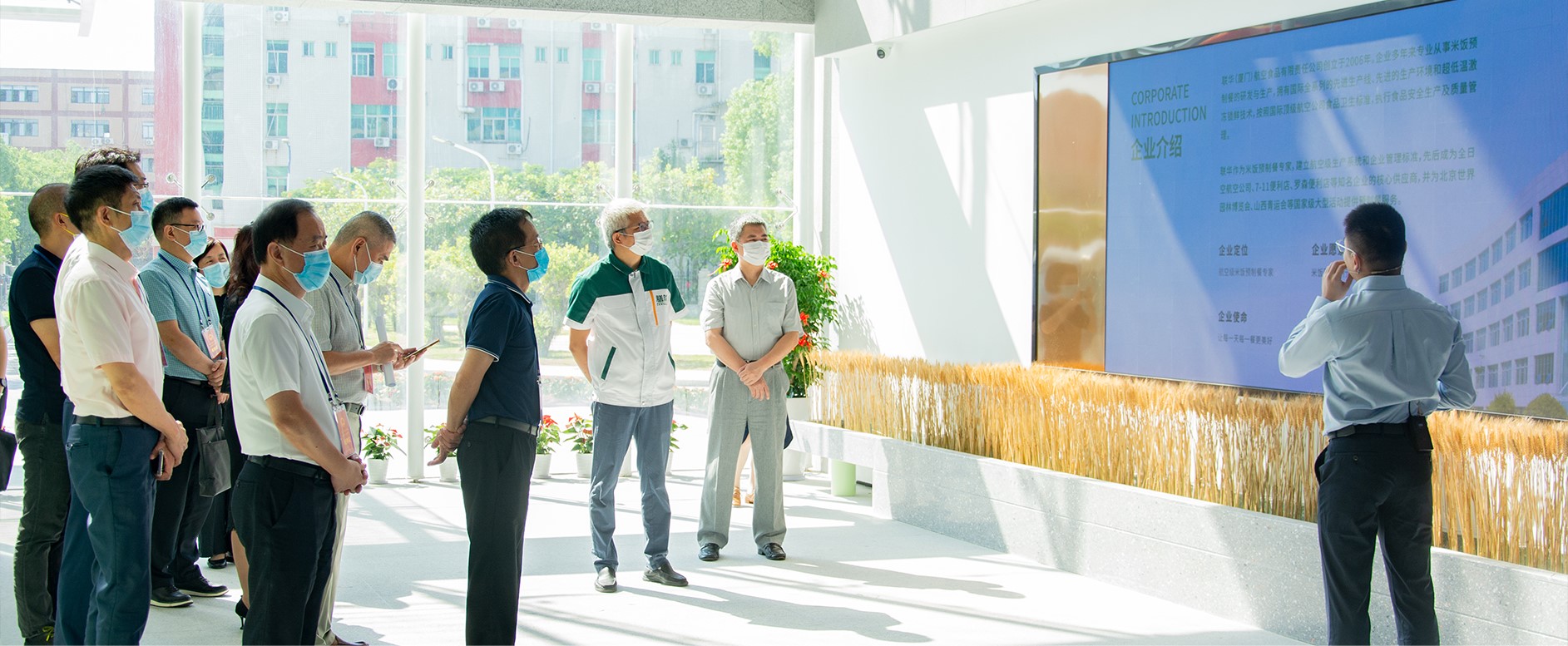 廈門市人大代表團蒞臨聯(lián)華航空食品公司參觀指導(dǎo)！